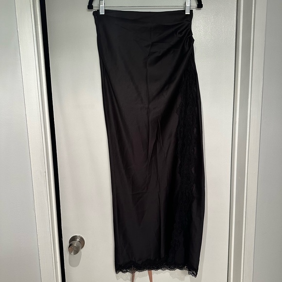 House of CB RUBY NWT Black Satin Lace Trim Midi Skirt Small - Picture 6 of 10